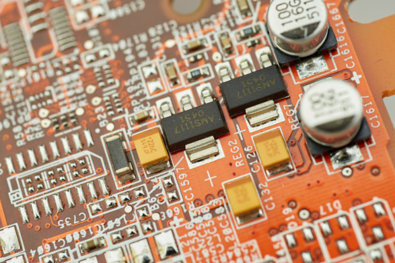 L’IA révolutionne la conception des puces radiofréquences en quelques heures